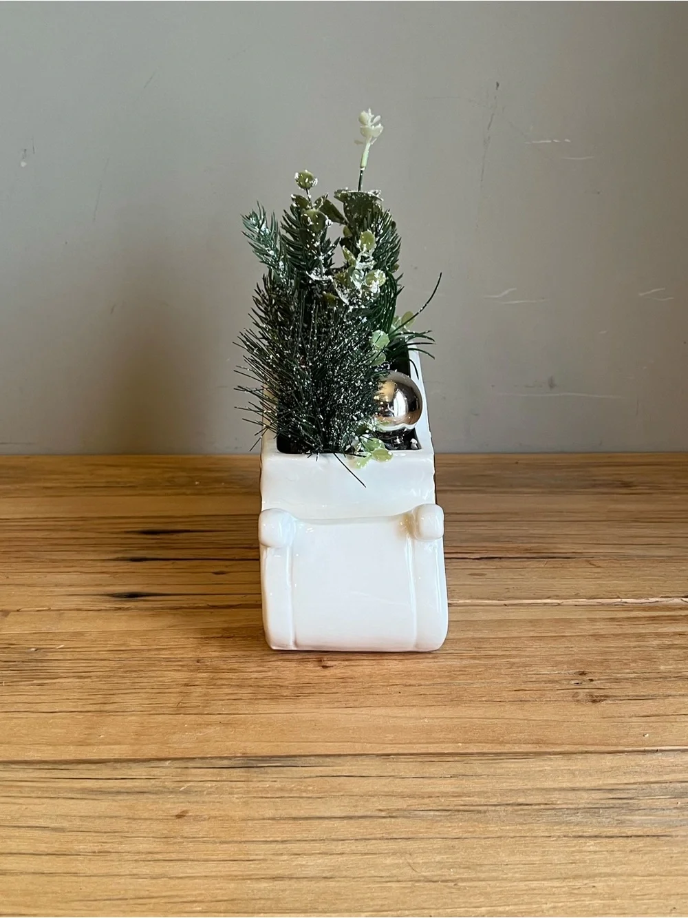 Ceramic Holiday Sleigh Tabletop Artificial Planter Centerpiece-NWT